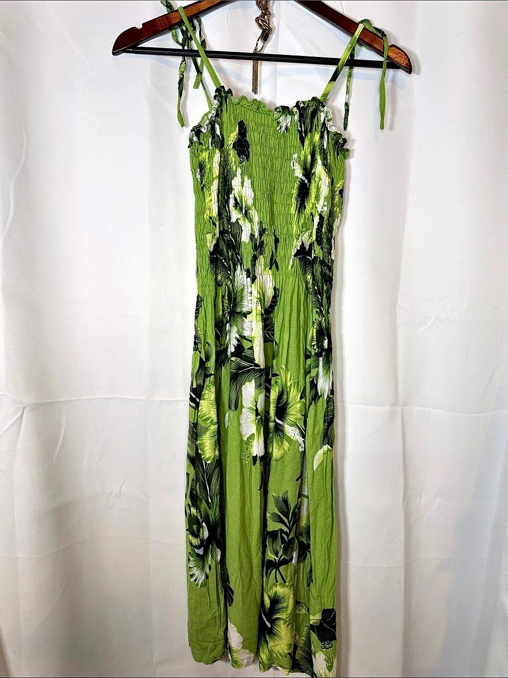 Hibiscus Collection Hawaii Smocked Floral Sundress Green & Black Like New
